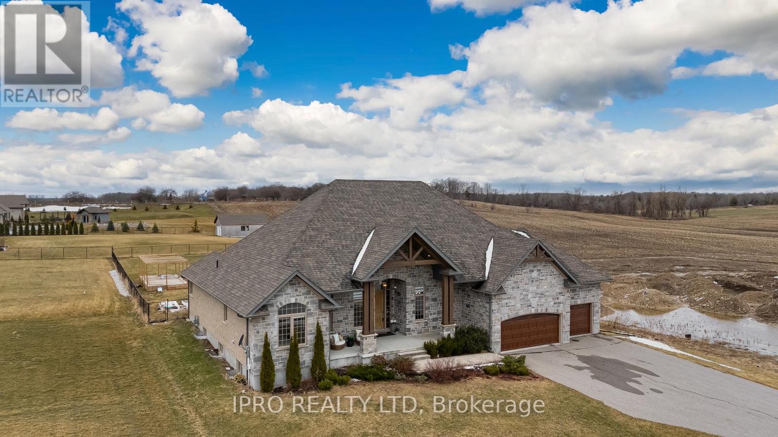 111 SUNSET HILLS CRESCENT