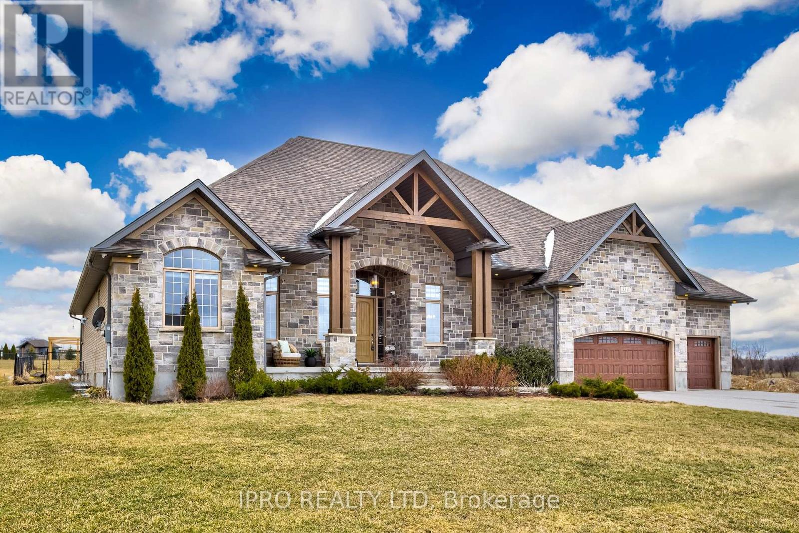 111 SUNSET HILLS CRESCENT