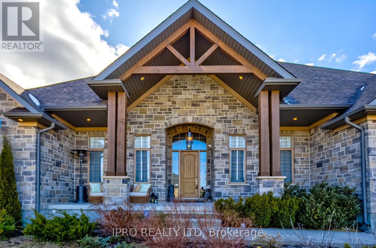111 SUNSET HILLS CRESCENT