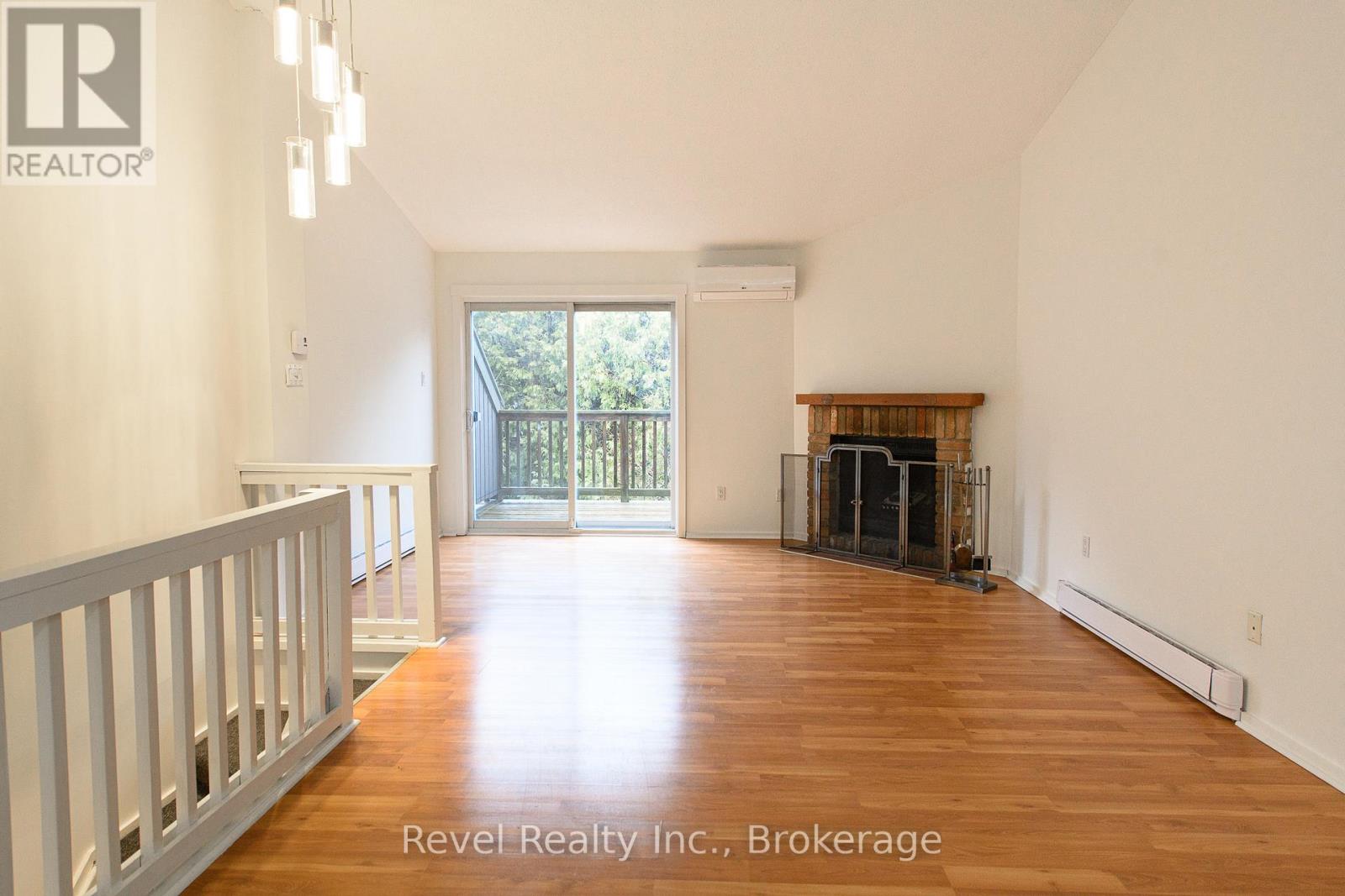 227 - 17 HARBOUR STREET W
