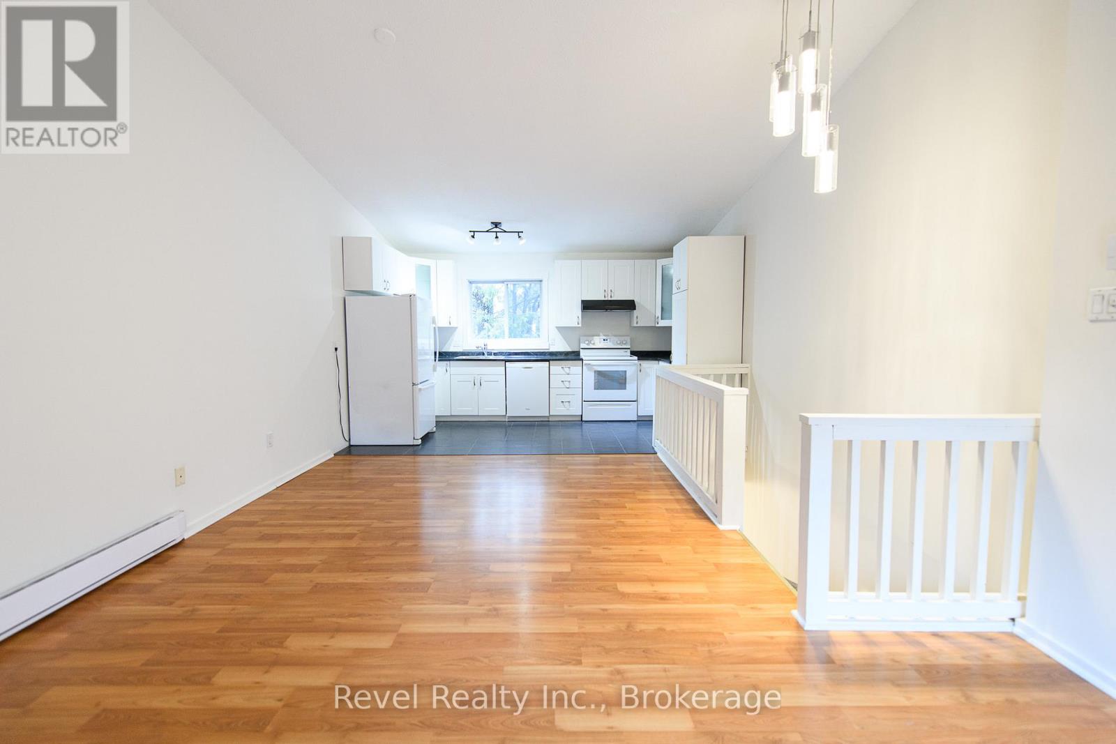 227 - 17 HARBOUR STREET W
