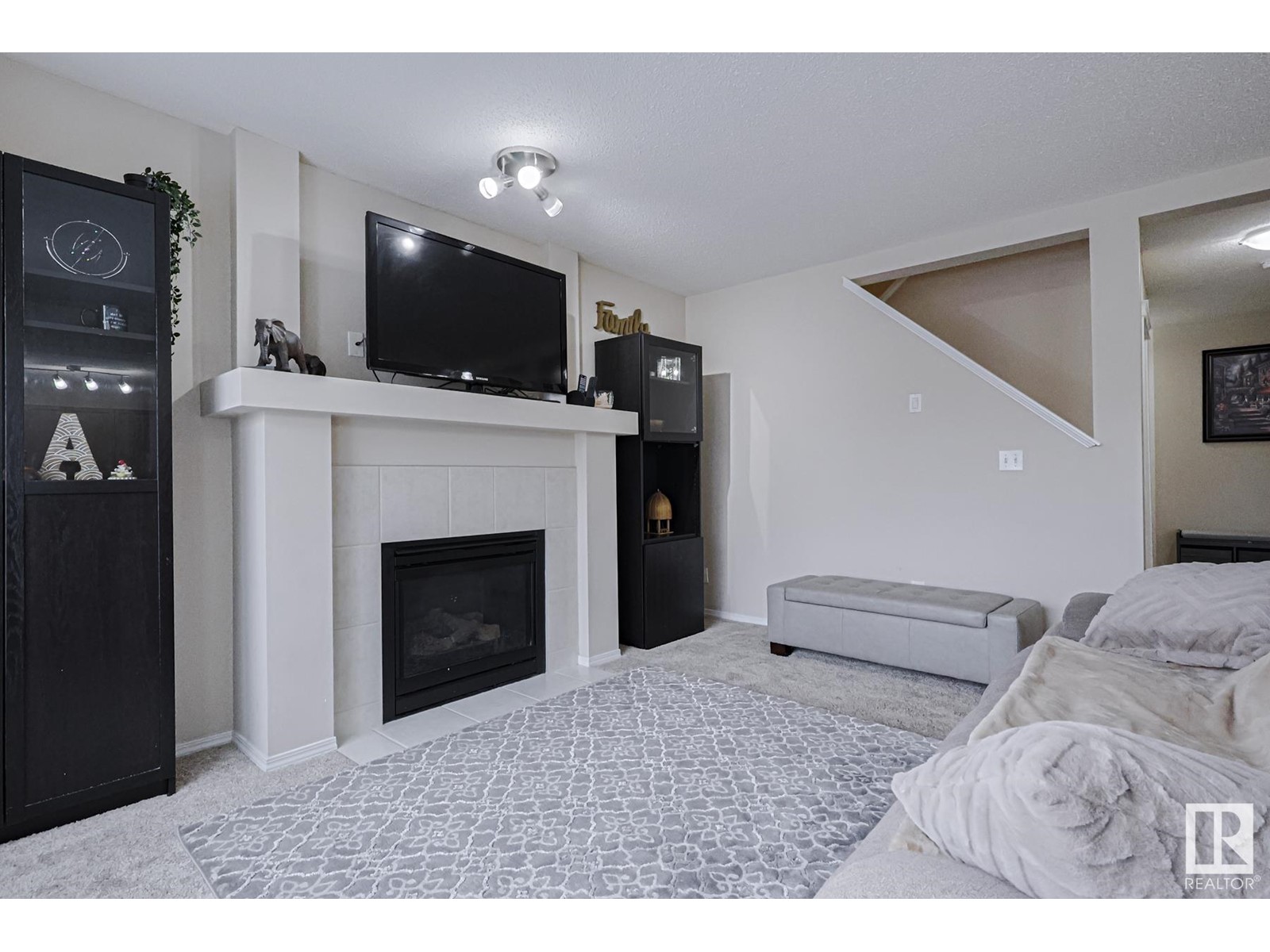 6136 12 AV SW