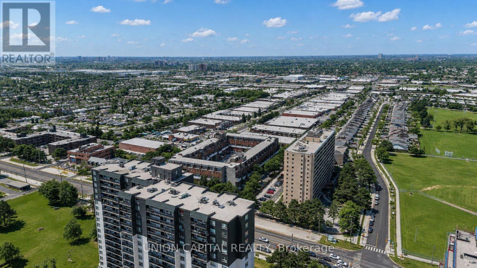 Photo 1 of 14 — 126 - 10 EDDYSTONE AVENUE Unit 126, Toronto (Glenfield-Jane Heights), ON M3N2T2