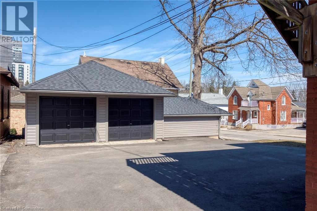 59 REGINA Street N