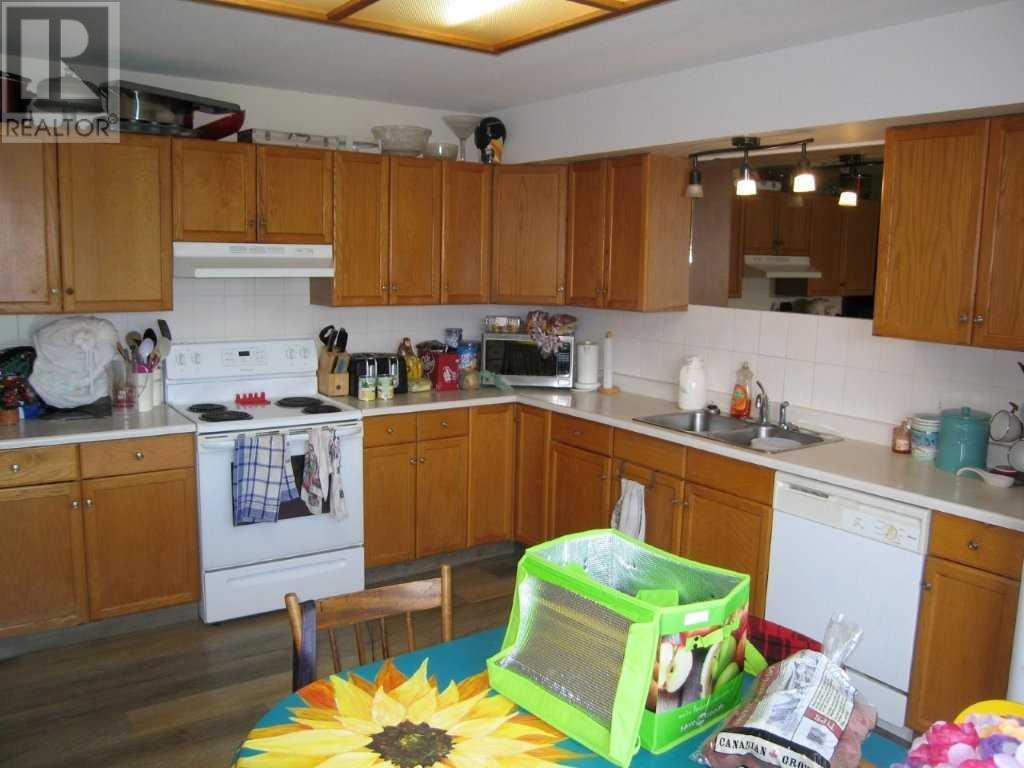 16 Brownstone Road