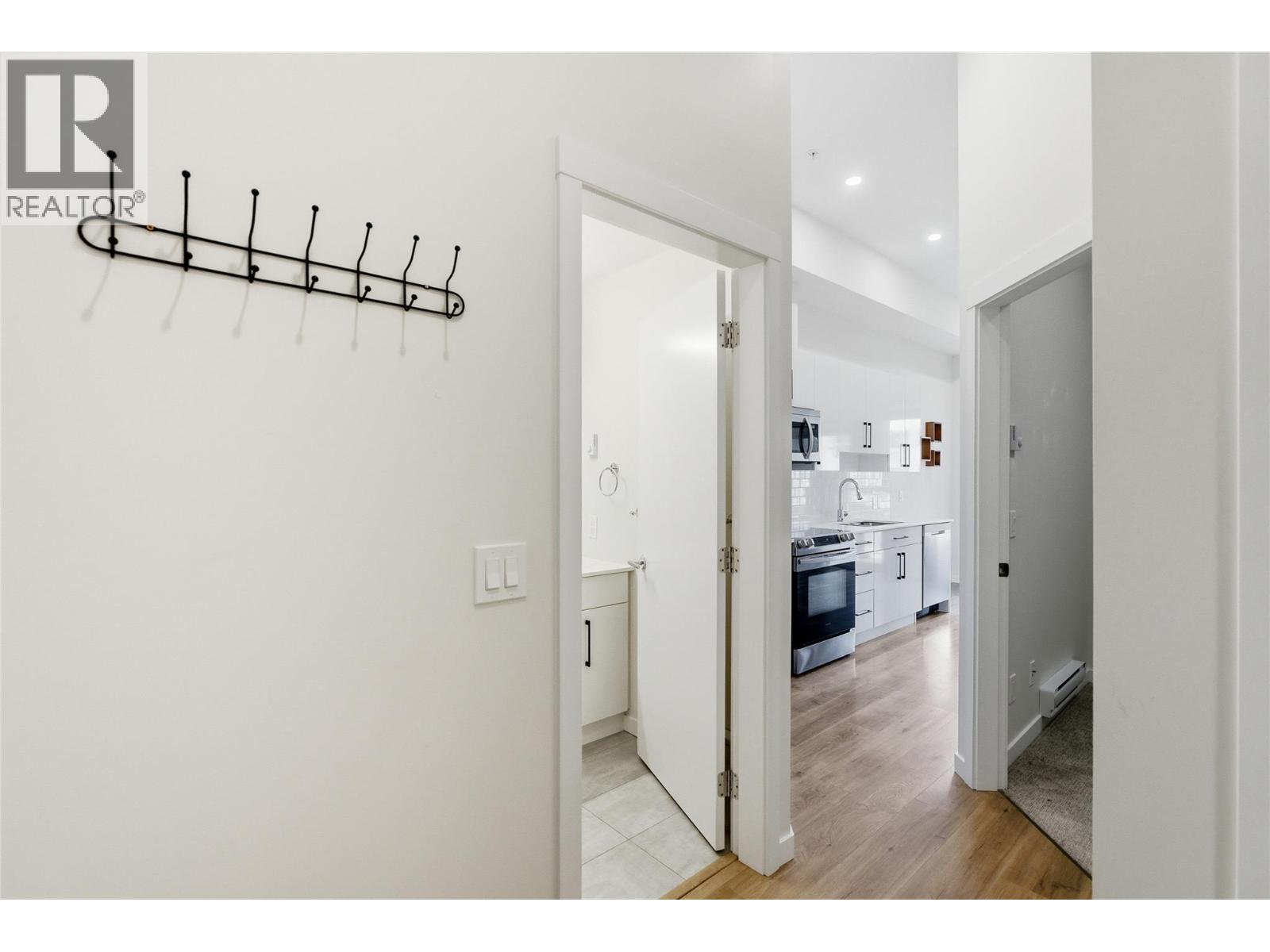 1880 HUGH ALLAN Drive Unit# 114