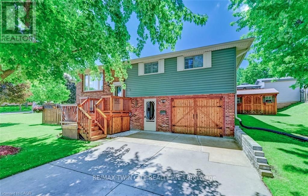 3 PARKLAND CRESCENT