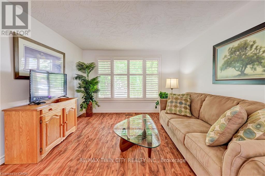3 PARKLAND CRESCENT