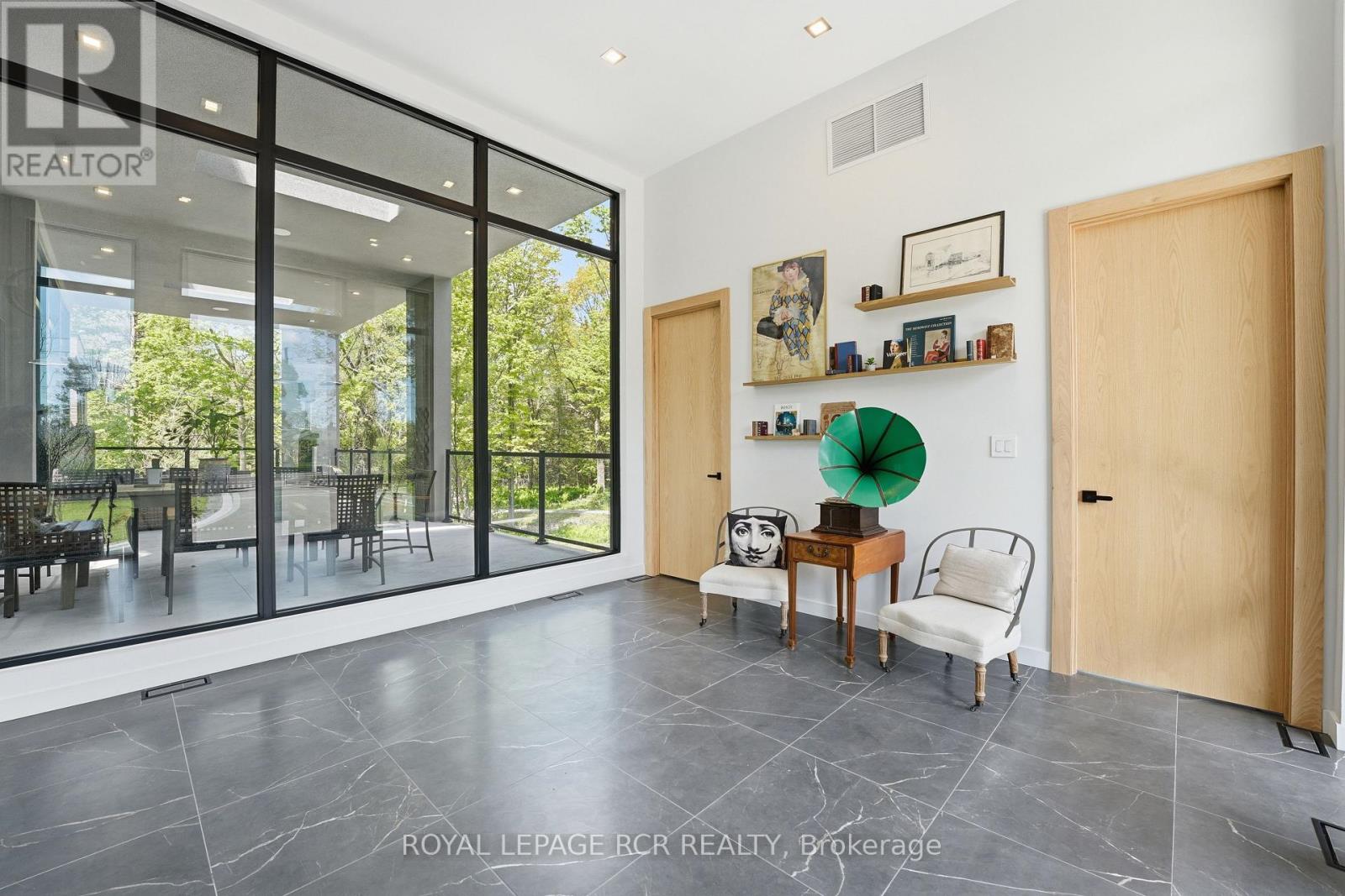3404 VIVIAN ROAD