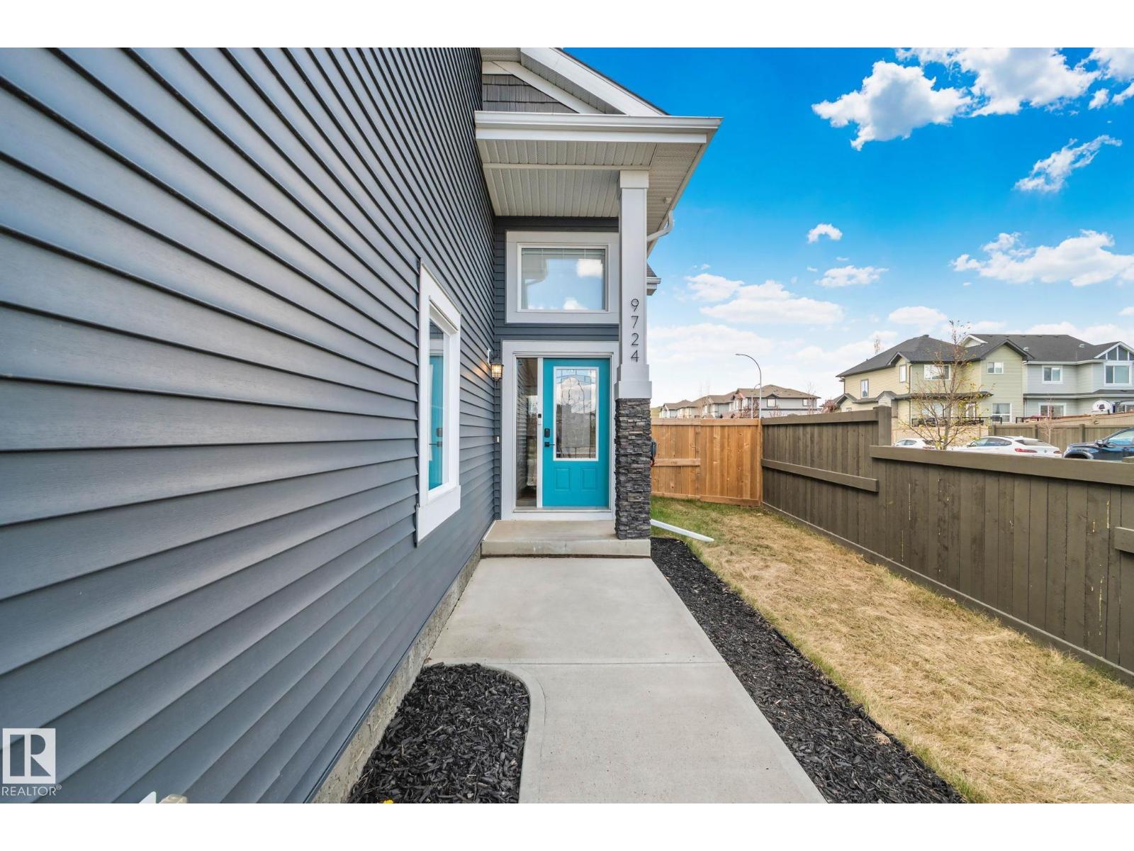 9724 223 ST NW