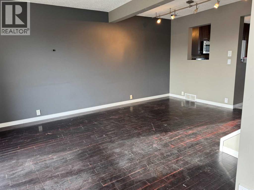 8, 220 Erin Mount Crescent SE