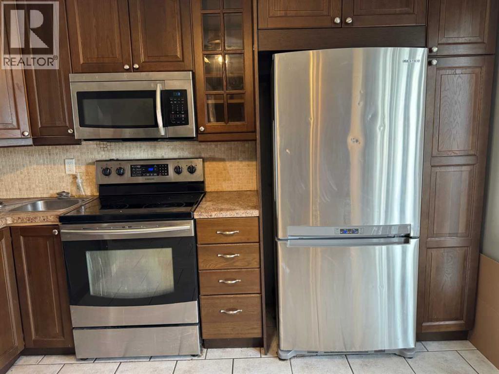 8, 220 Erin Mount Crescent SE