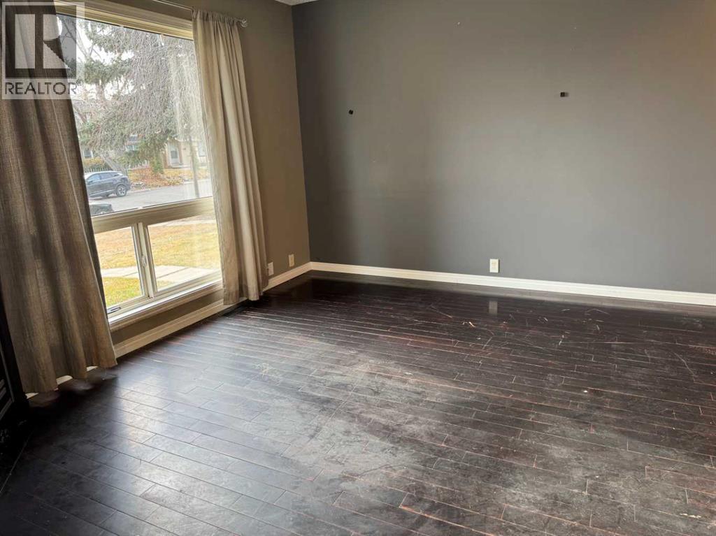 8, 220 Erin Mount Crescent SE