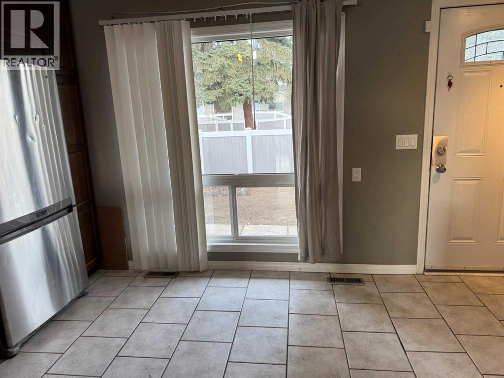 8, 220 Erin Mount Crescent SE