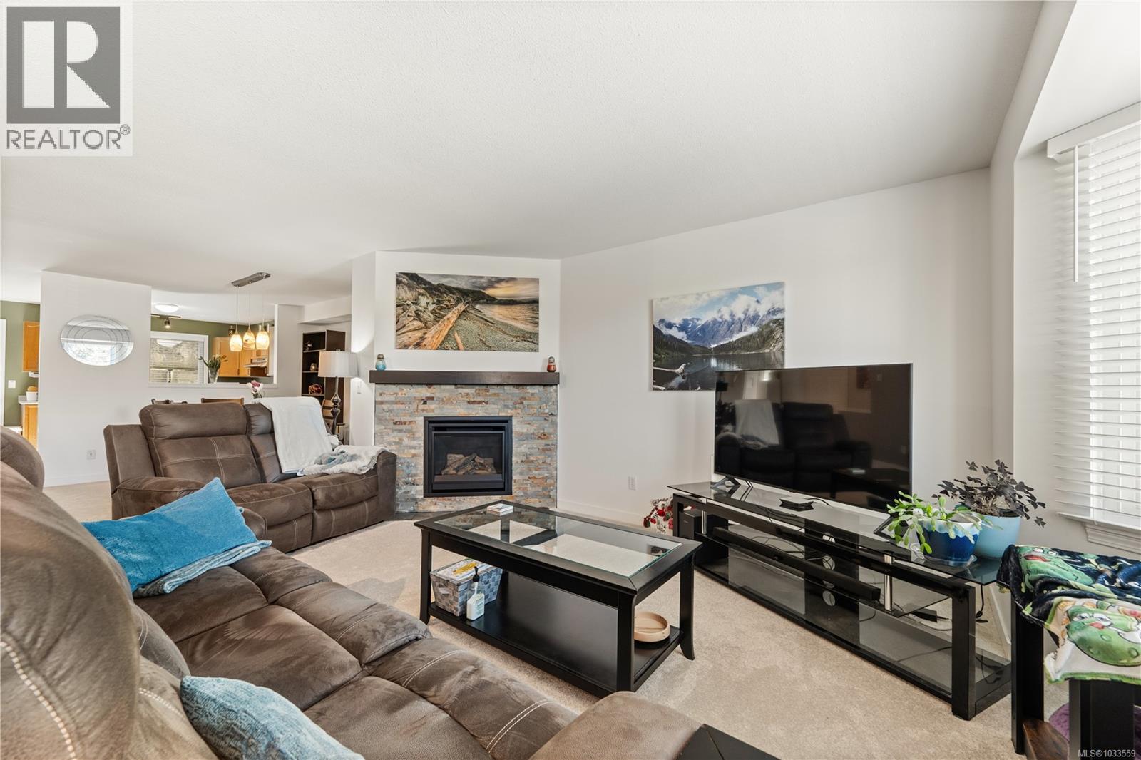 3 1663 Dufferin Cres