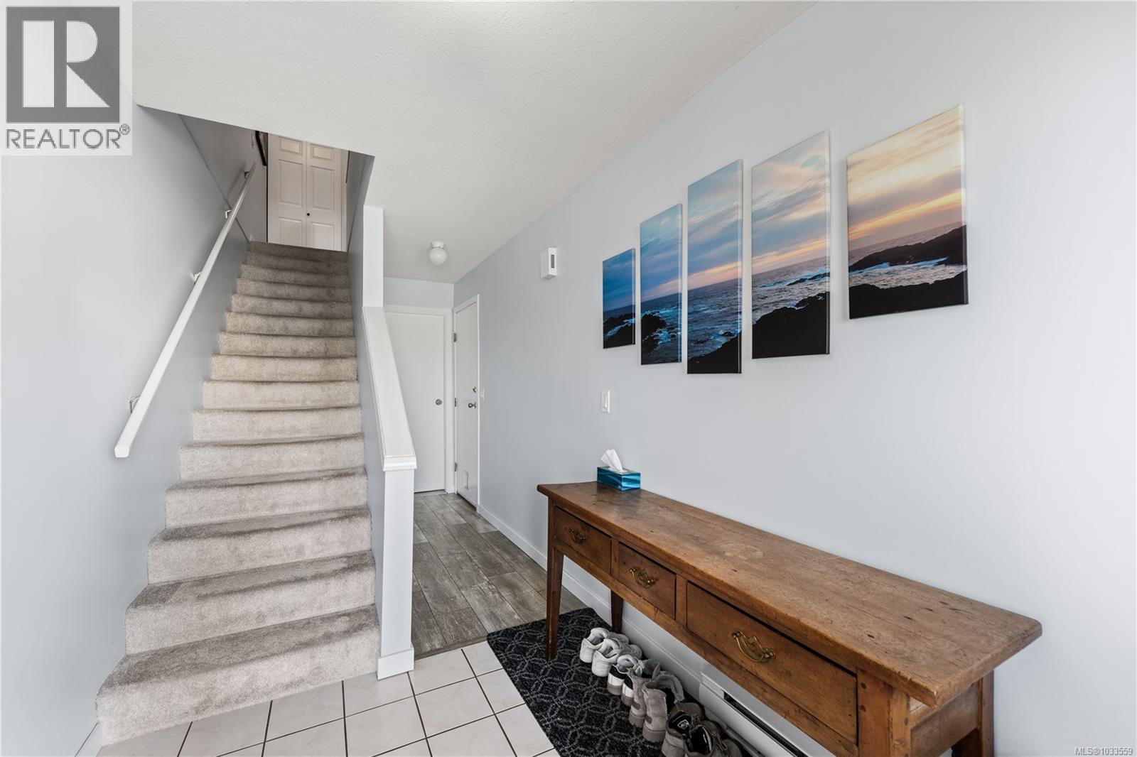 3 1663 Dufferin Cres