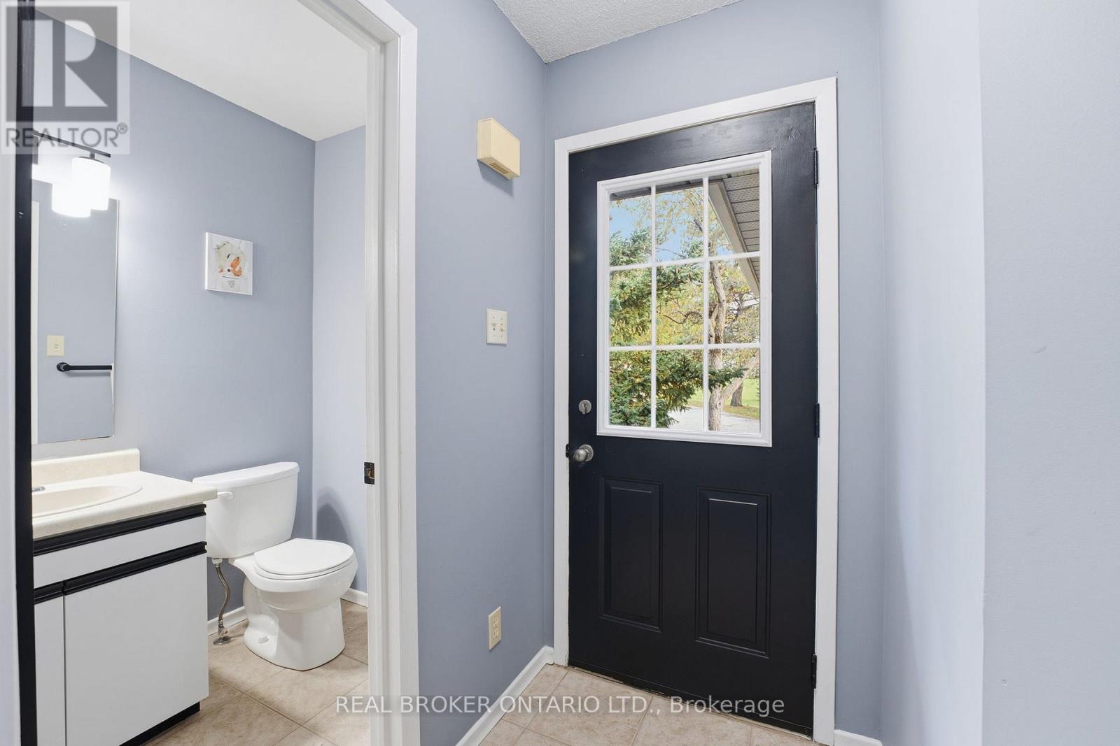 6 - 445 KINGSCOURT DRIVE