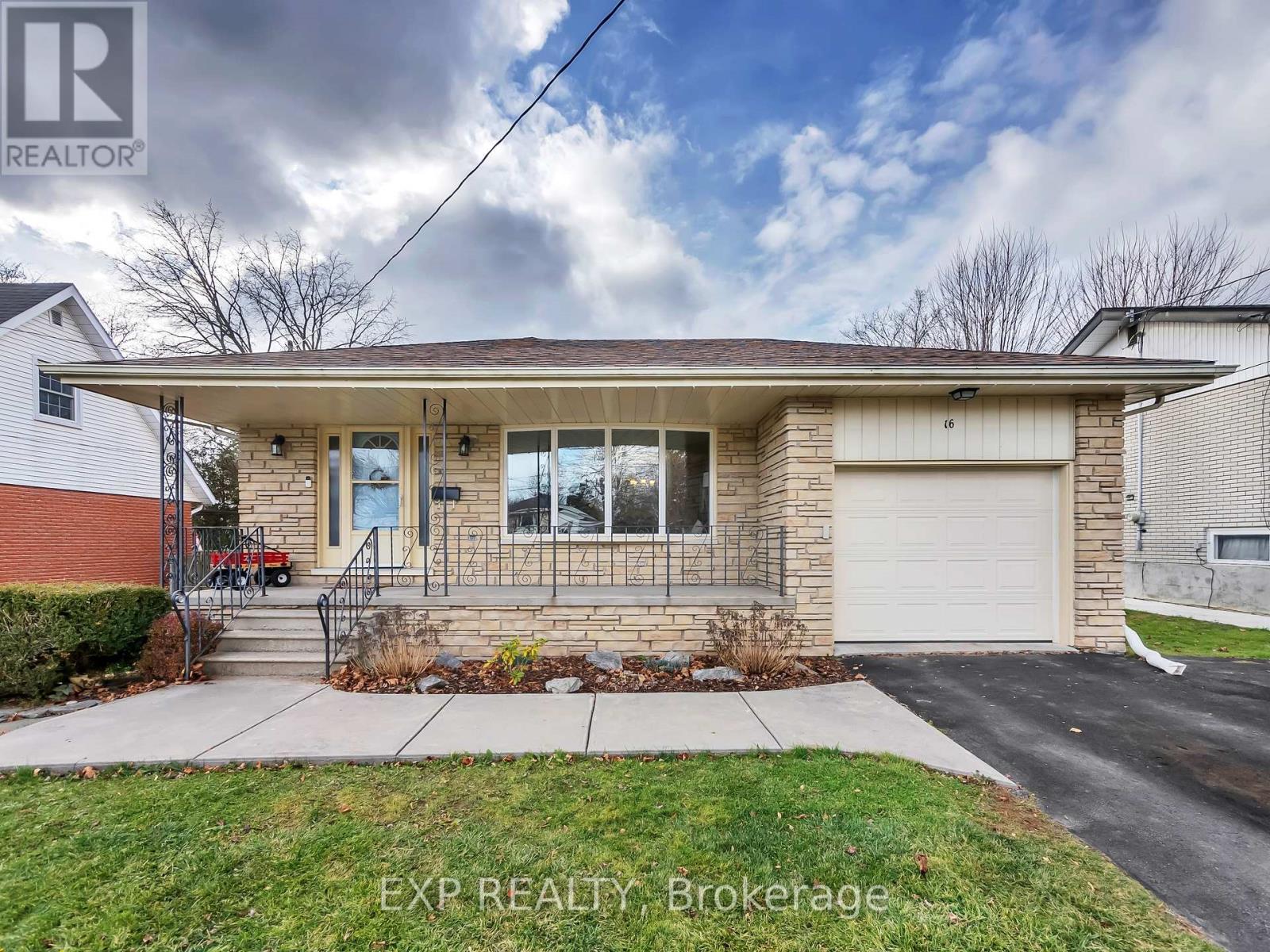 16 APPLEWOOD DRIVE