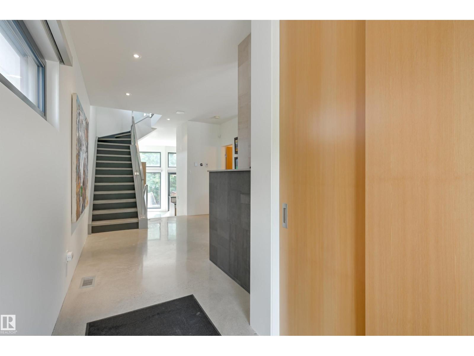 50 SYLVANCROFT LN NW