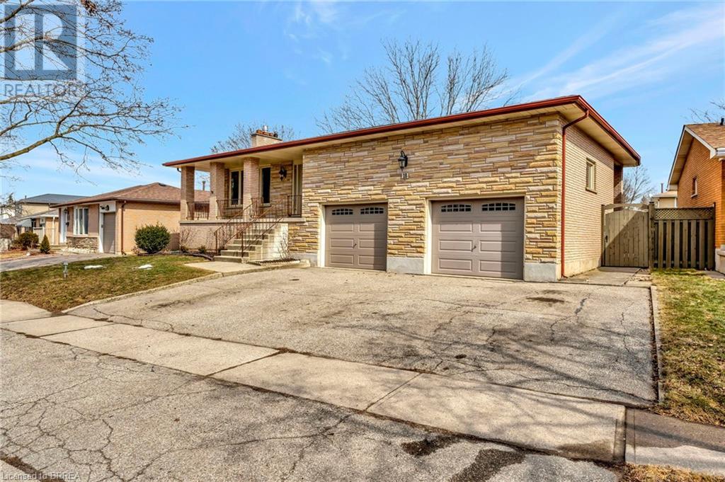 18 SPRUCEHILL Drive