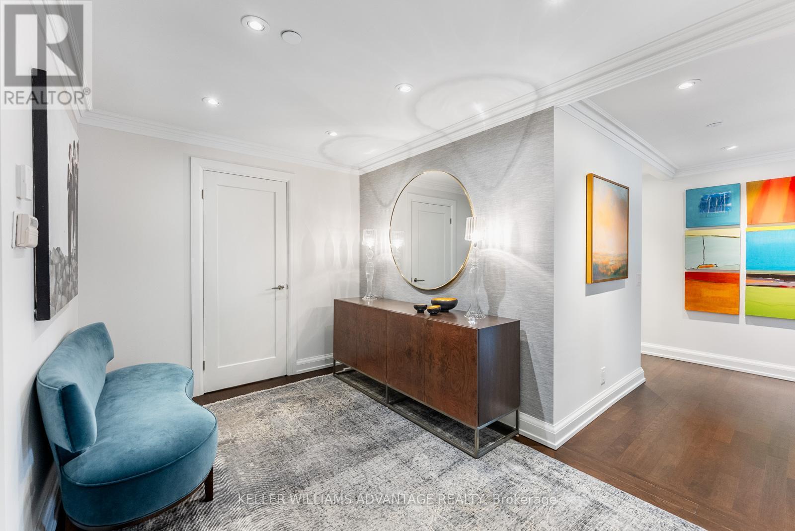 905/906 - 211 QUEENS QUAY W