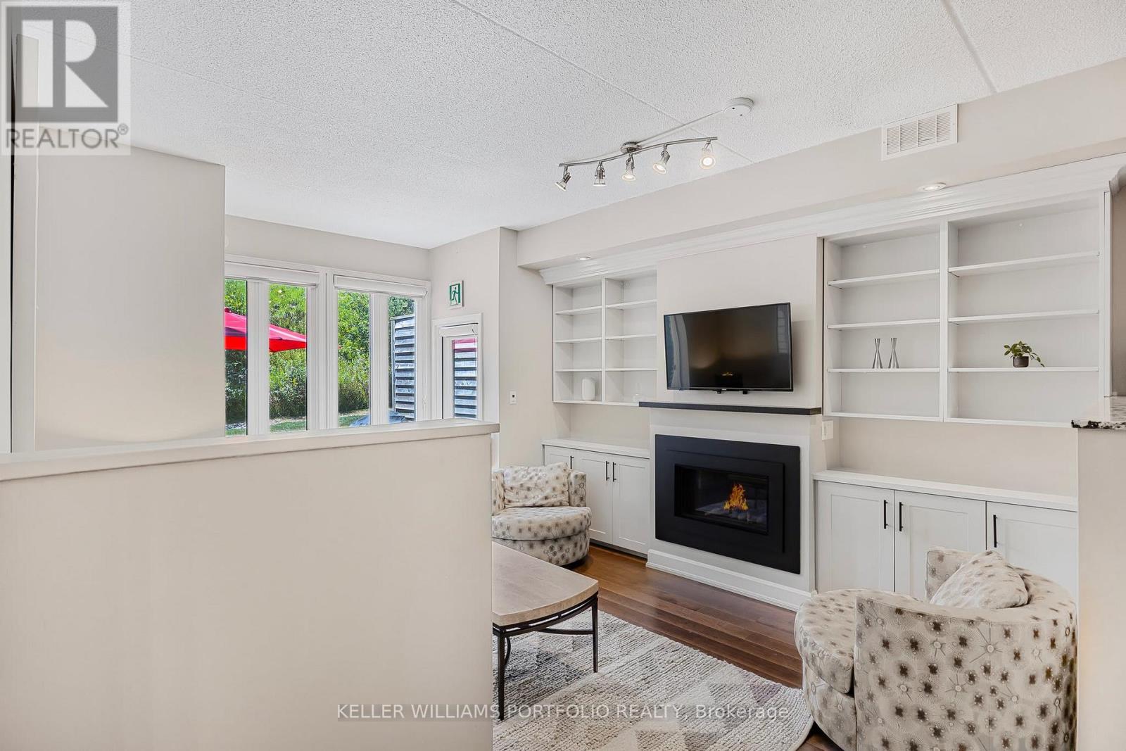 107 - 796404 GREY 19 ROAD