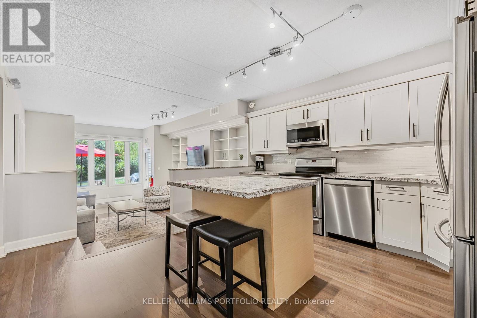 107 - 796404 GREY 19 ROAD