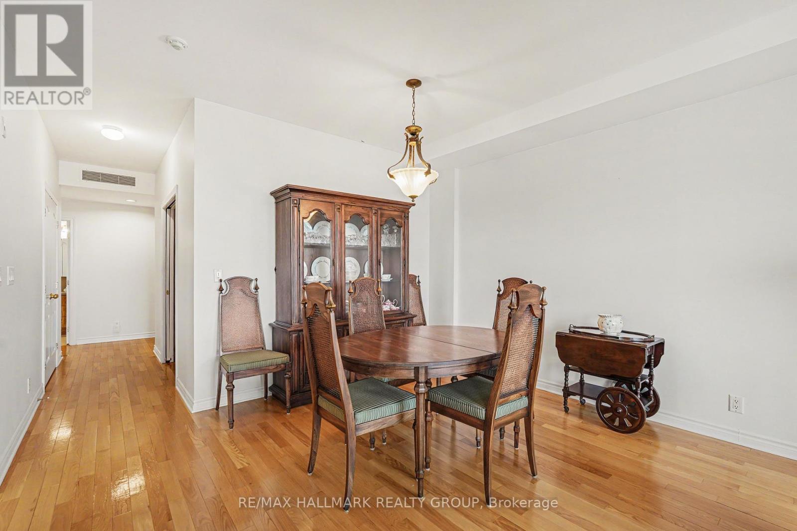 702 - 136 DARLINGTON PRIVATE