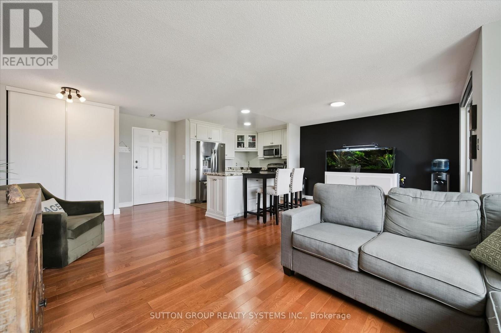 406 - 421 FAIRVIEW DRIVE
