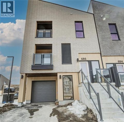 686 BENNINGER Drive Kitchener ON N2E0H8