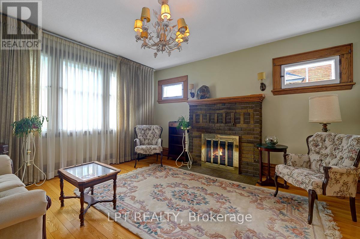 279 SECOND AVENUE