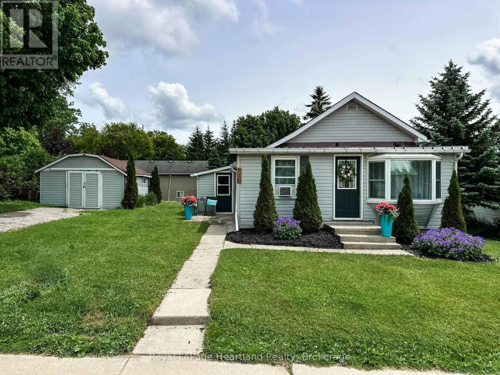 Photo 1 of 44 — 576 QUEEN STREET, North Huron (Blyth), ON N0M1H0