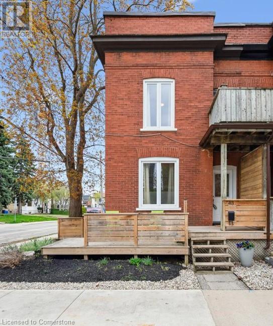 43 CEDAR Street N