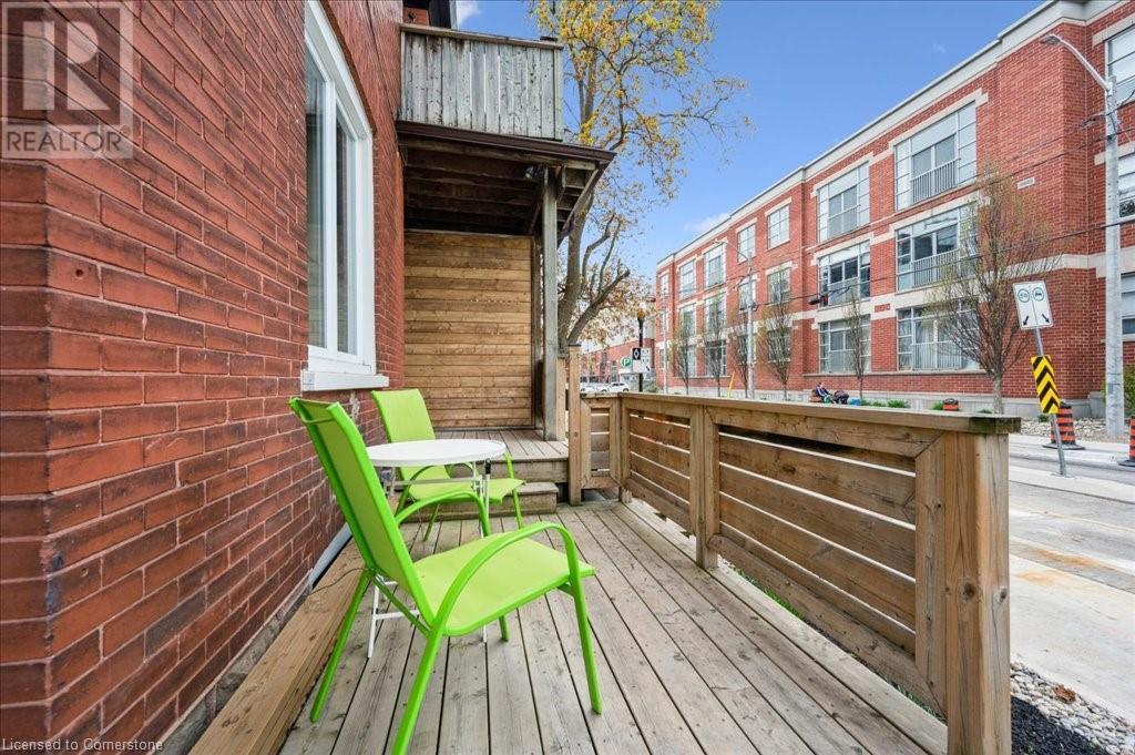 43 CEDAR Street N