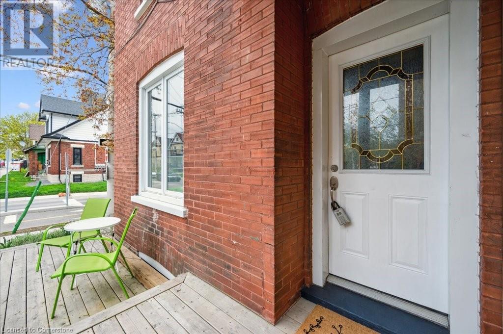 43 CEDAR Street N