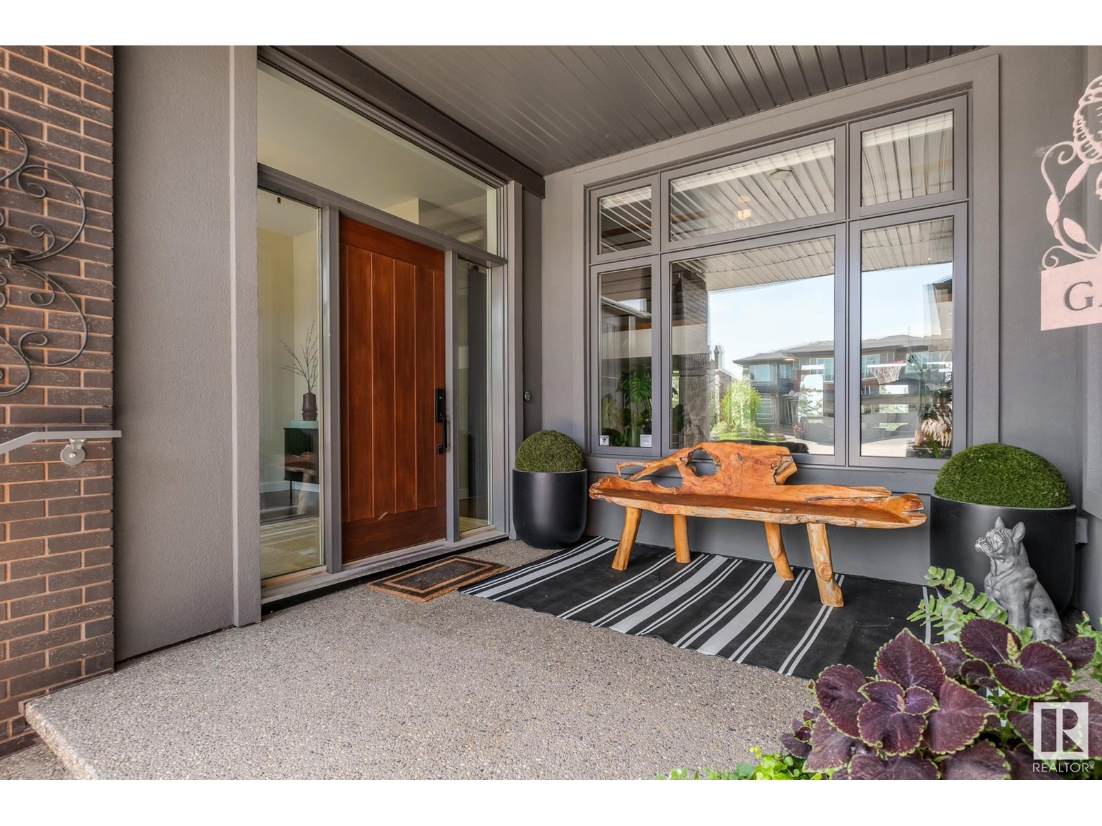 699 HOWATT DR SW