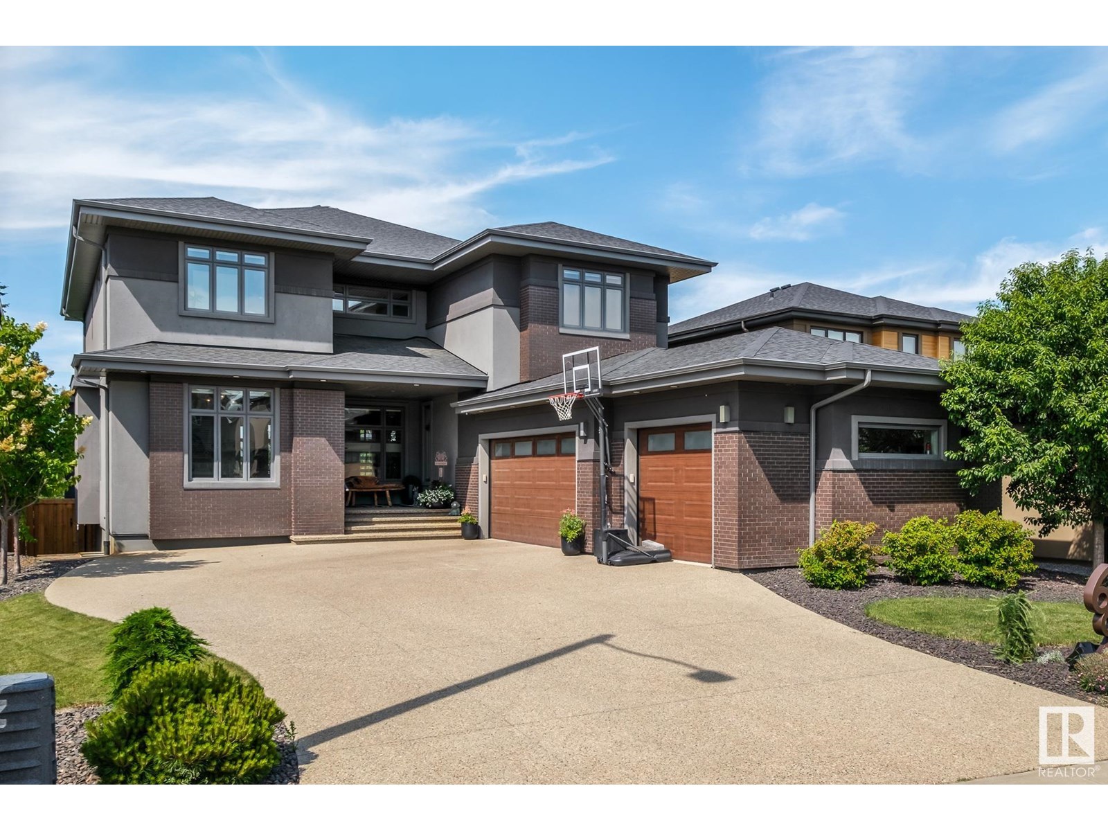 699 HOWATT DR SW