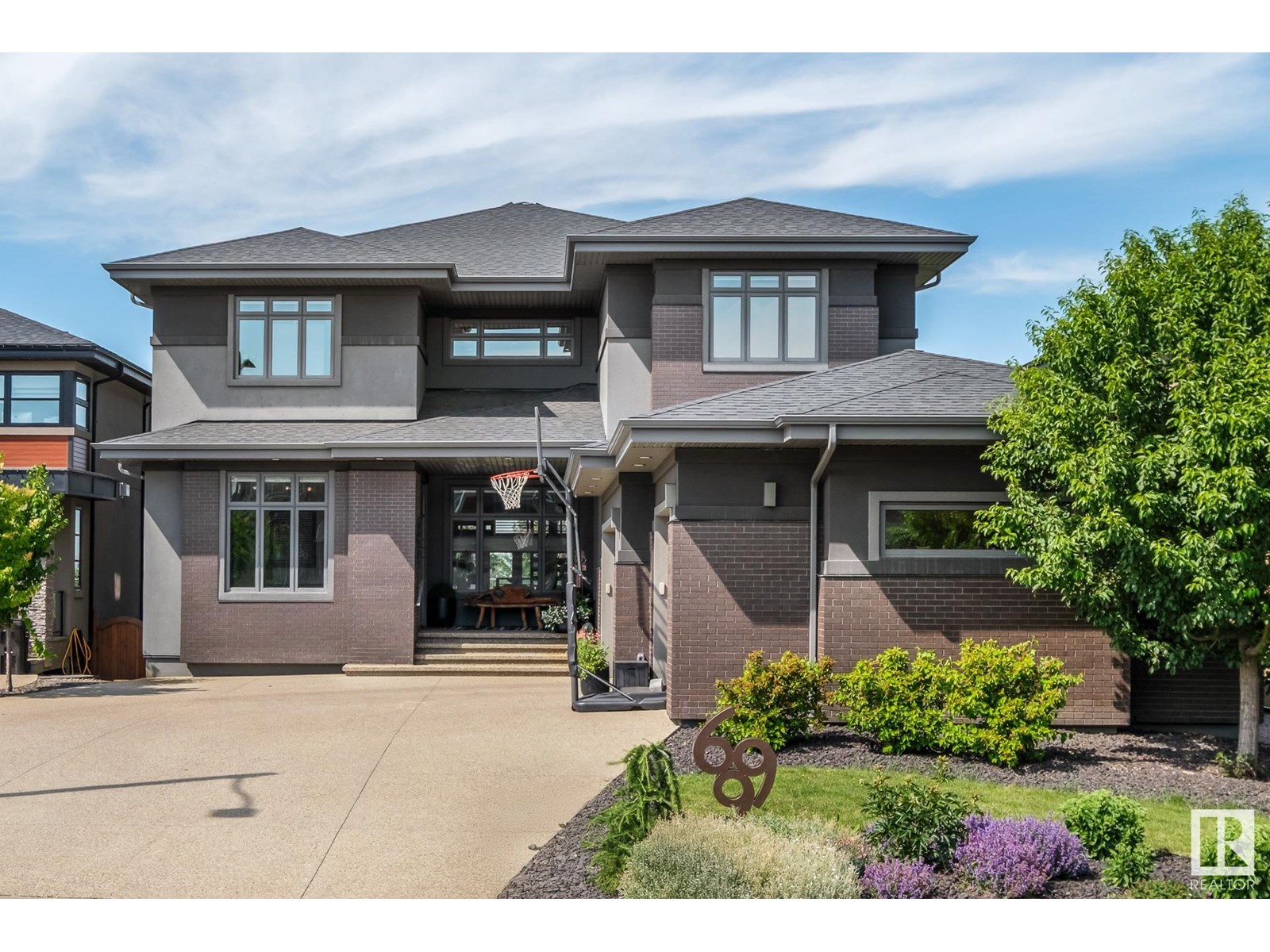699 HOWATT DR SW