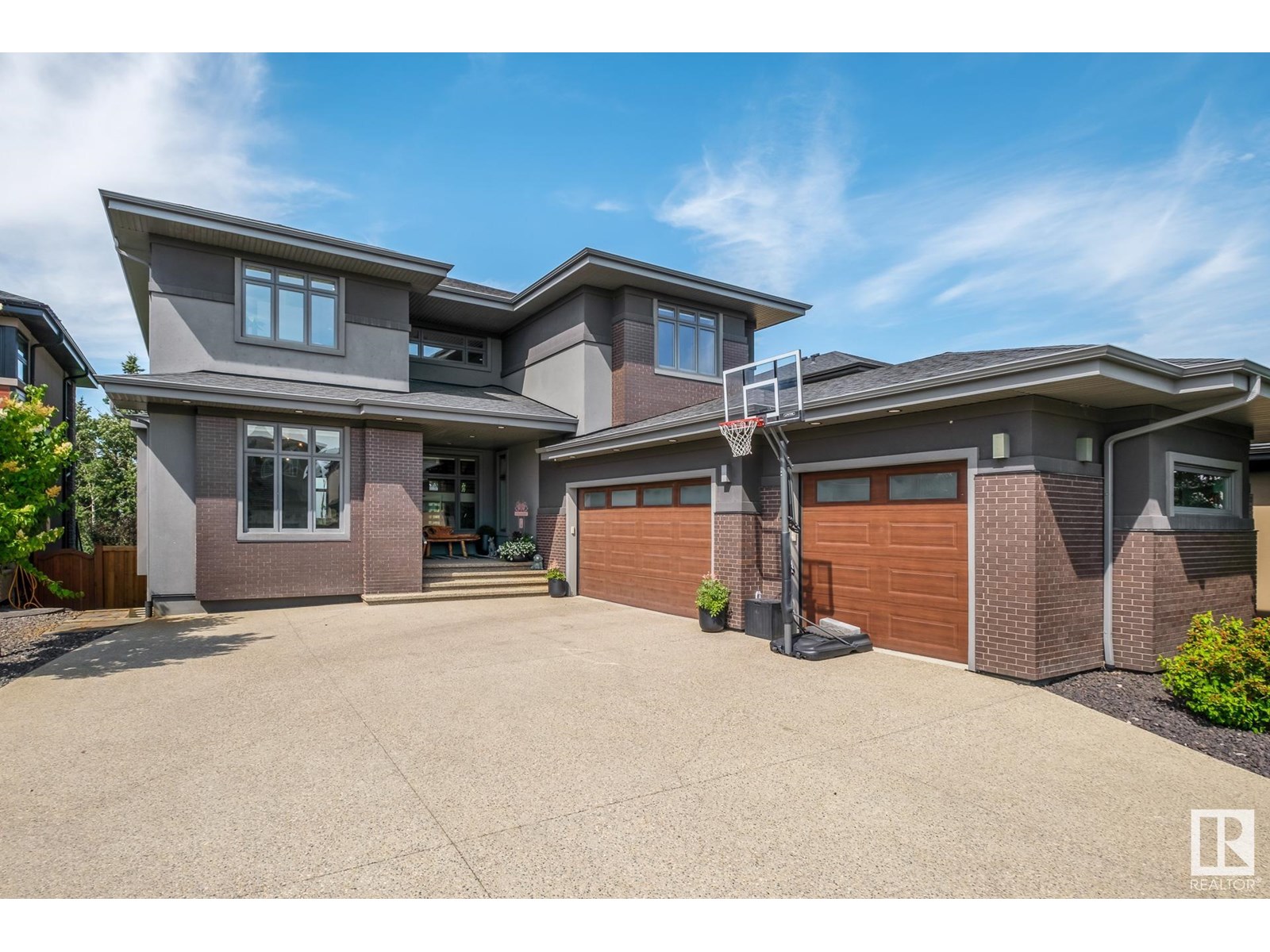 699 HOWATT DR SW