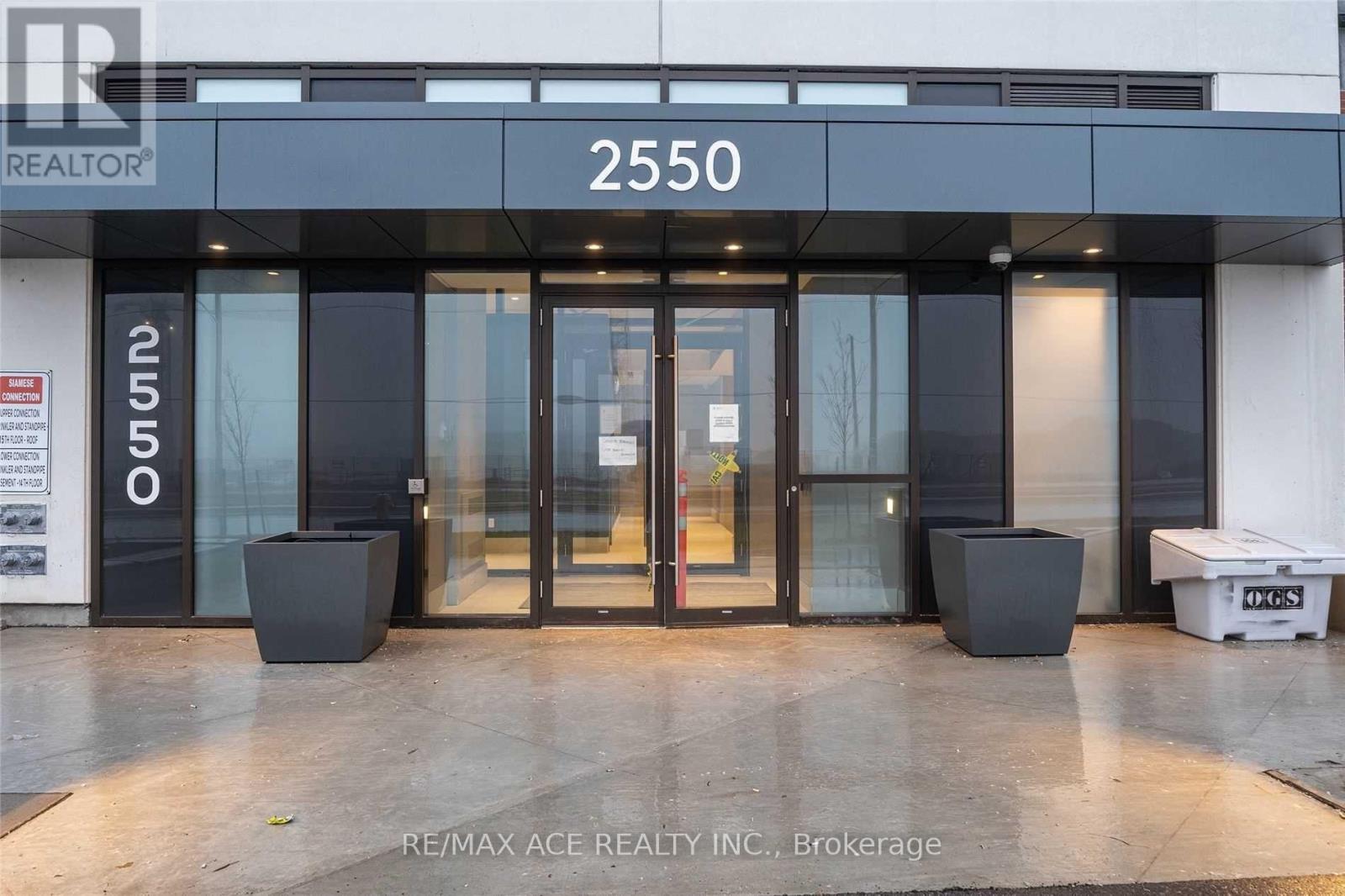 1402 - 2550 SIMCOE STREET N
