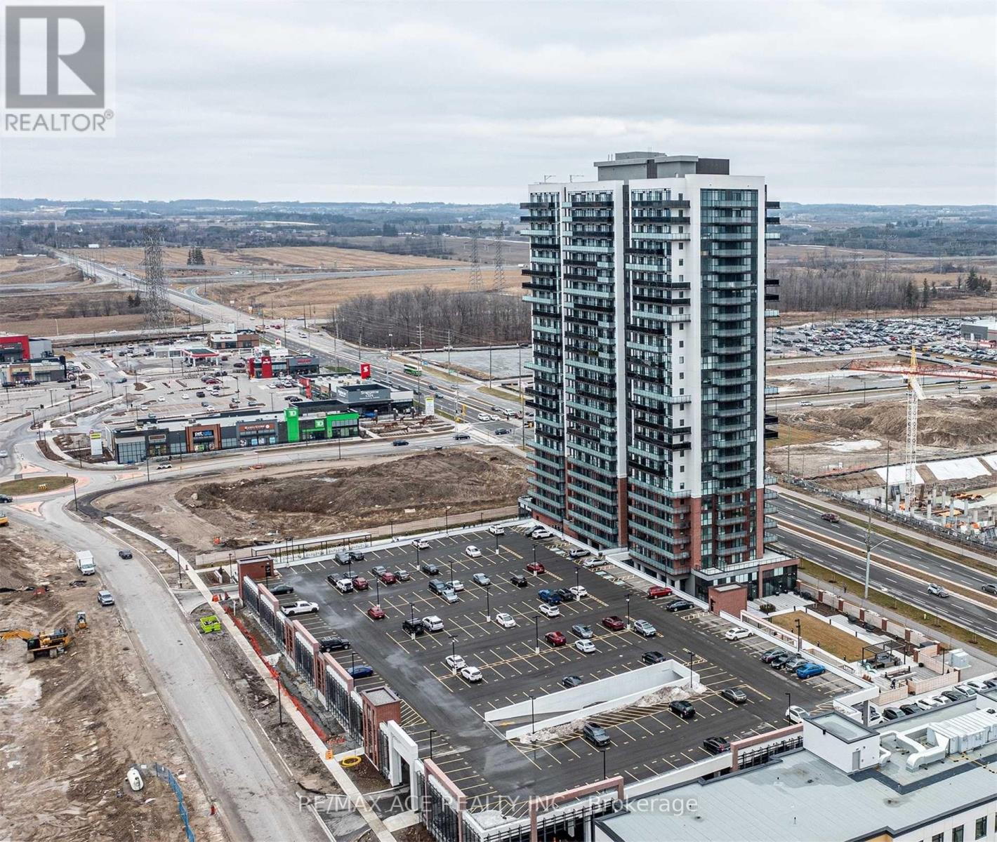 1402 - 2550 SIMCOE STREET N