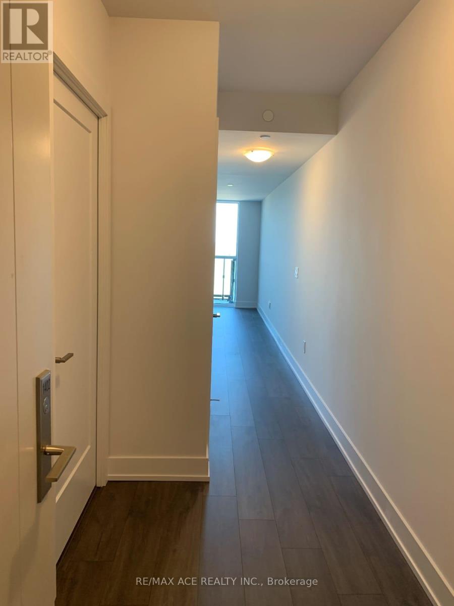 1402 - 2550 SIMCOE STREET N