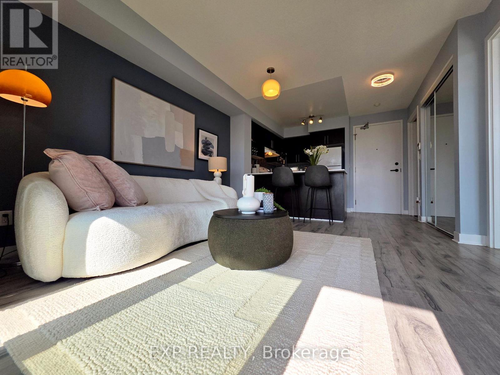 723 - 120 DALLIMORE CIRCLE