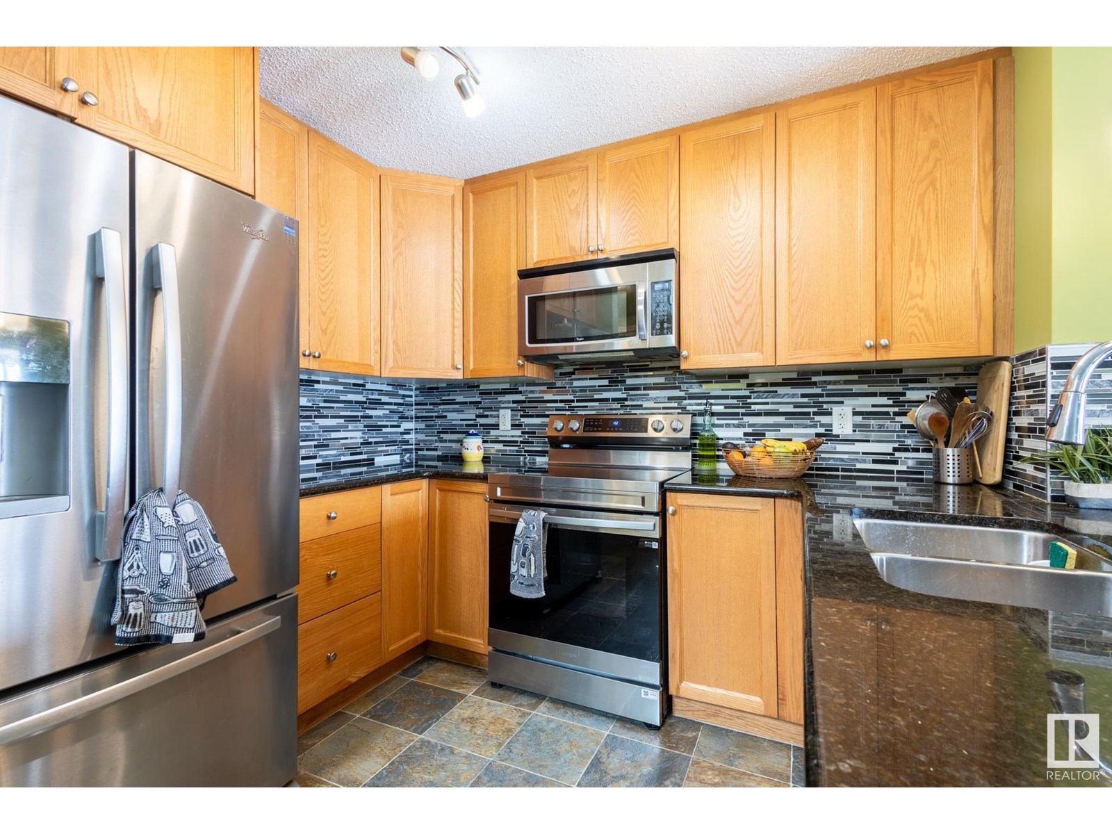 1813 28 ST NW