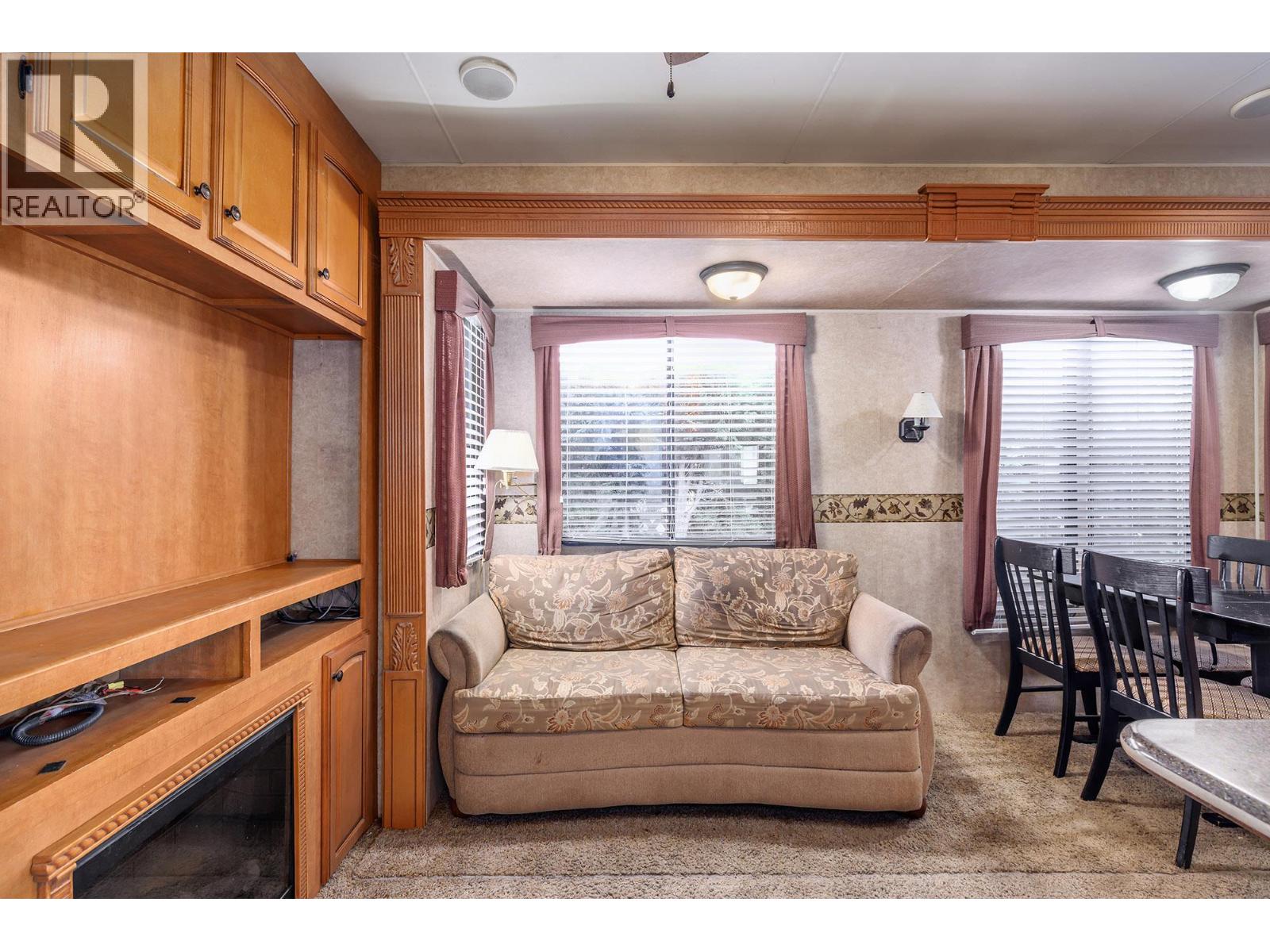 415 COMMONWEALTH Road Unit# 600