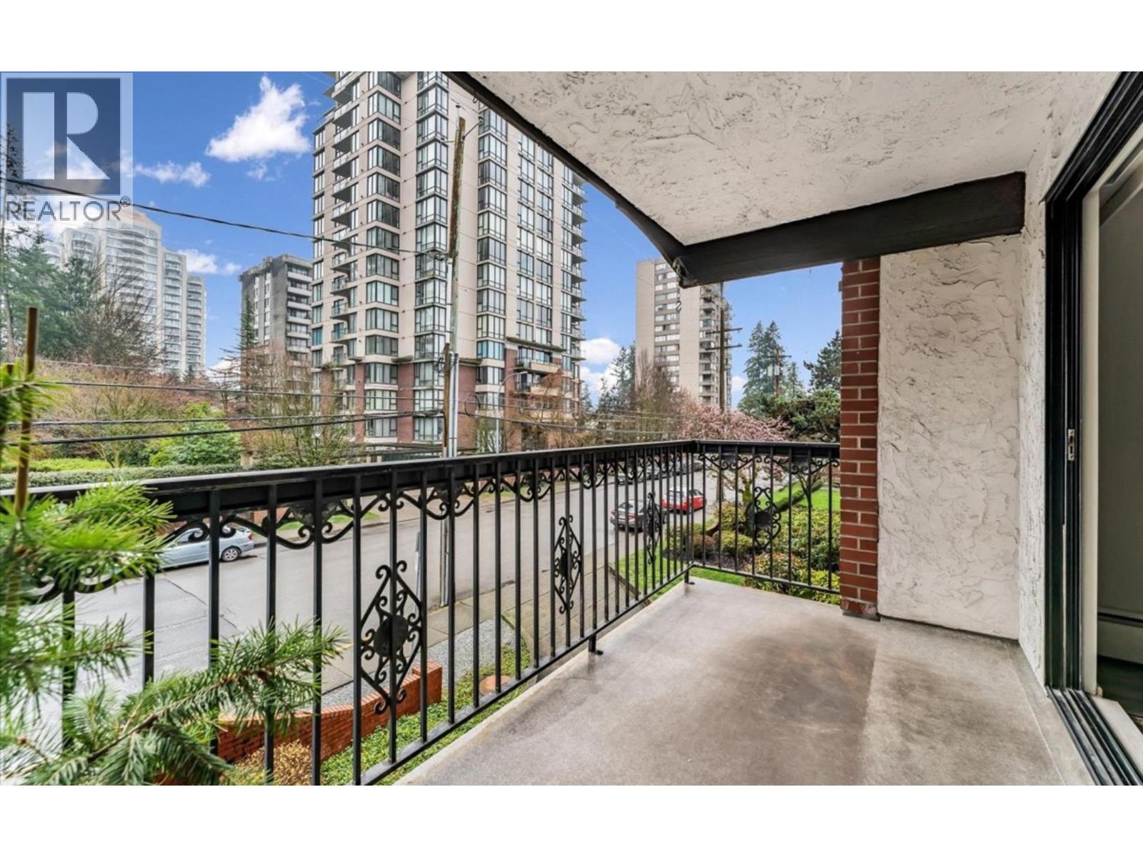 208 707 HAMILTON STREET