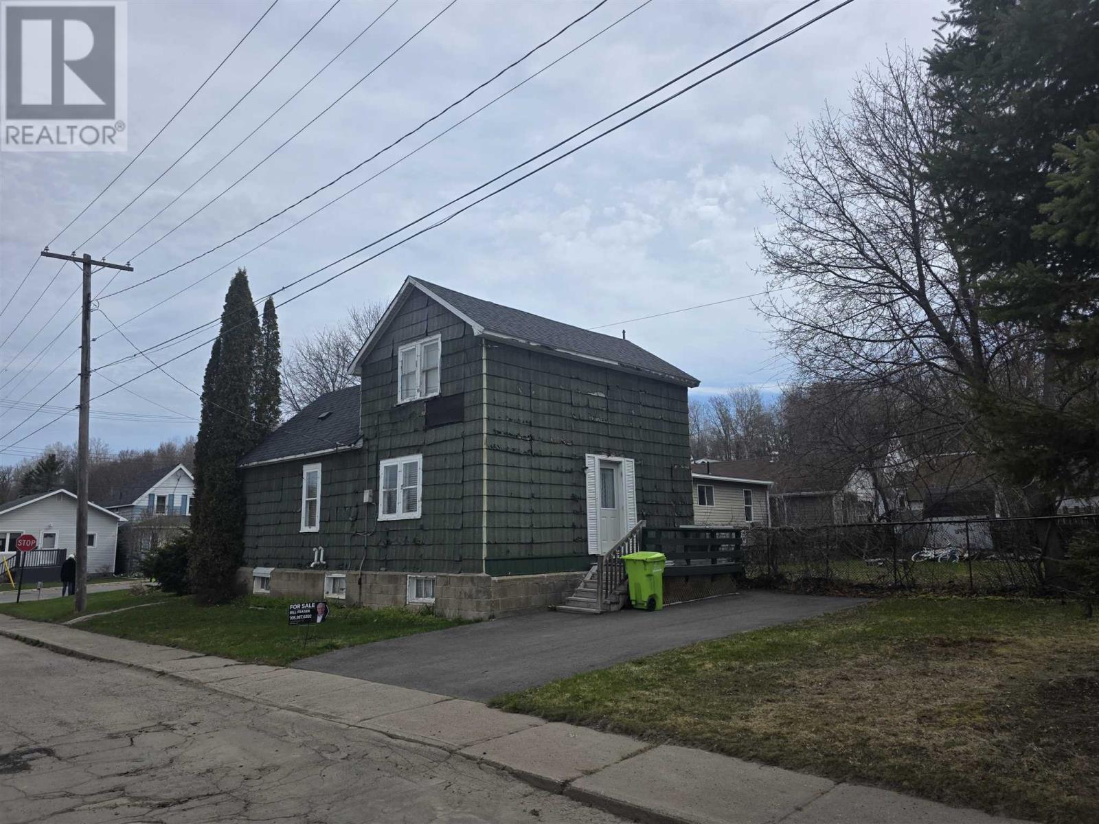 Photo 1 of 23 — 172 Wilcox AVE, Sault Ste. Marie, ON P6B1V7
