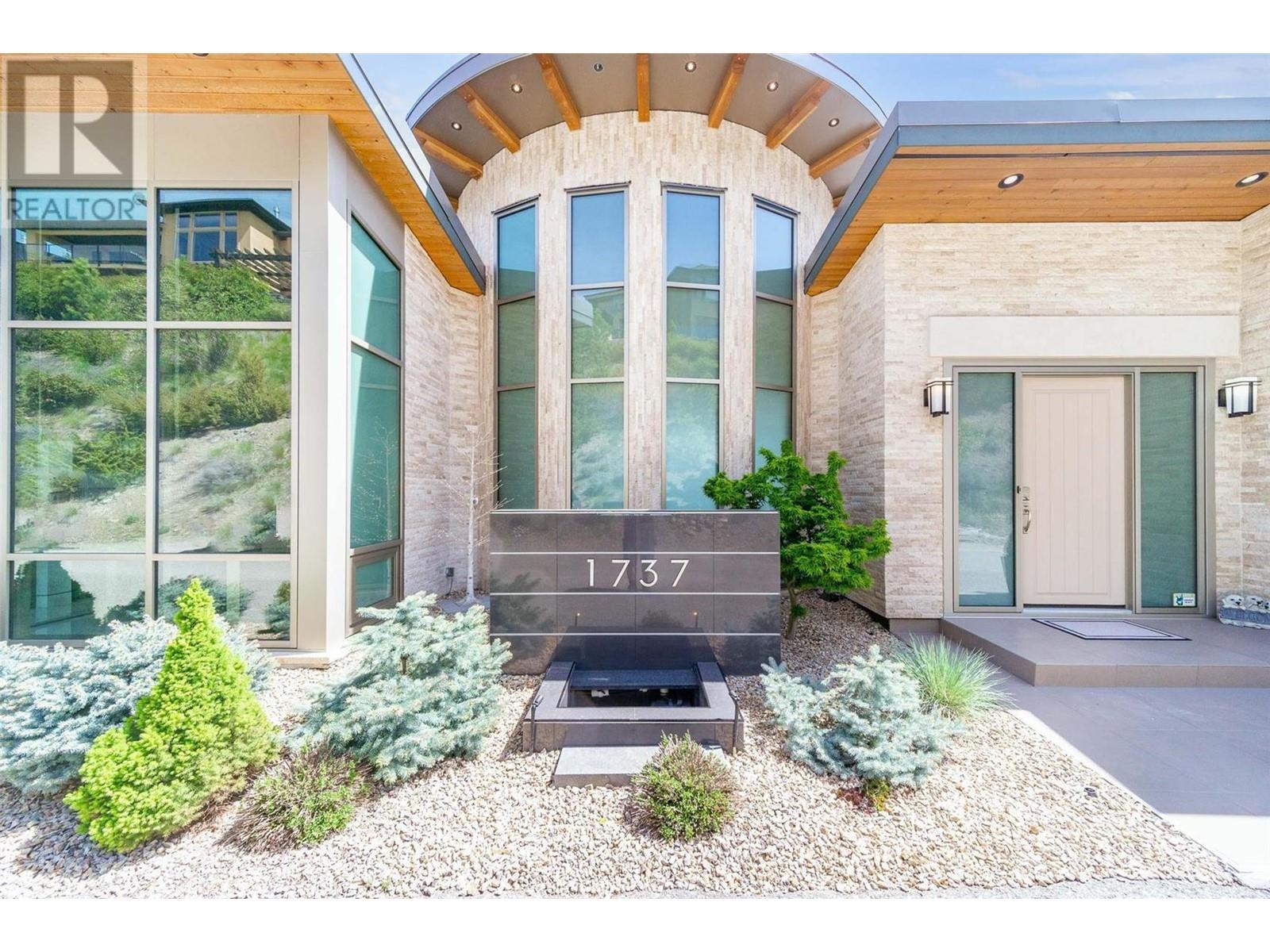 1737 Scott Crescent