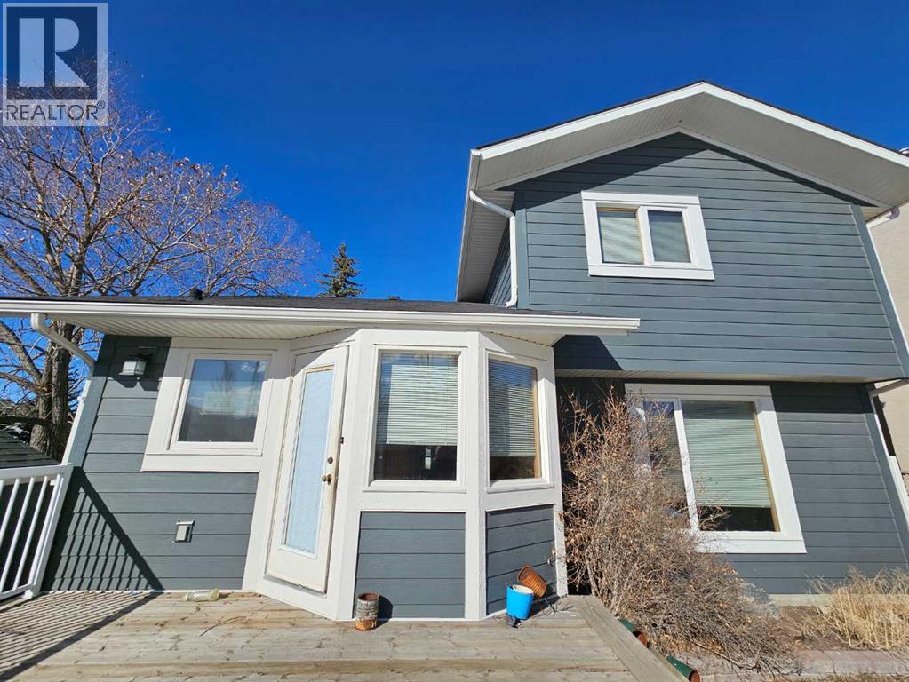 302 Meadowbrook Bay SE