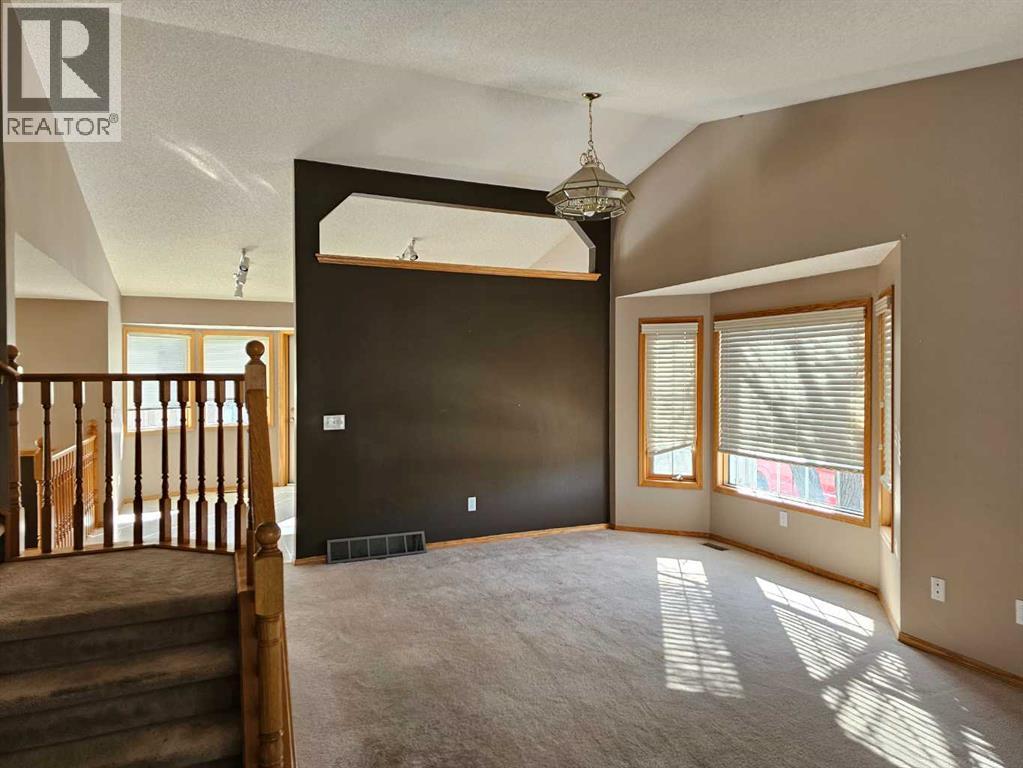 302 Meadowbrook Bay SE